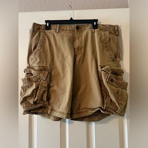 GAP Cargo Men Shorts in Maple Sugar Size 38